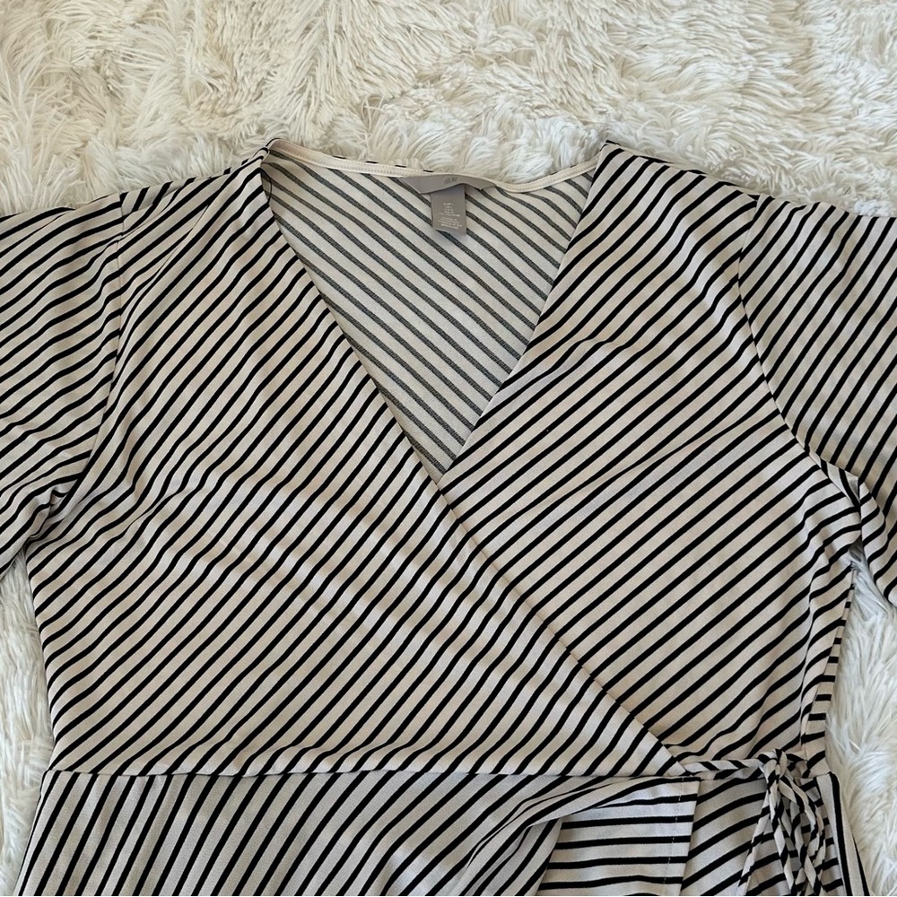 H&M Black Tan Striped Faux Wrap Midi Dress Short Sleeve Tie Waist Large - Picture 6 of 6